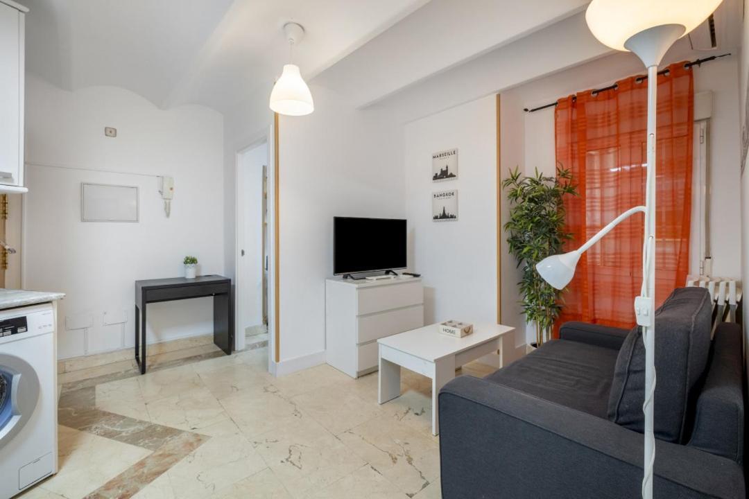 2 Bedroom 1 Bathroom Furnished - Sol - Cozy Vintage - Mintystay マドリード エクステリア 写真