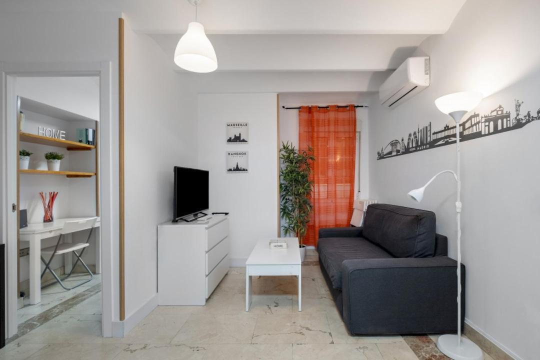 2 Bedroom 1 Bathroom Furnished - Sol - Cozy Vintage - Mintystay マドリード エクステリア 写真