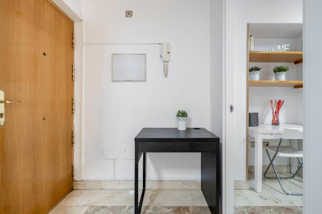 2 Bedroom 1 Bathroom Furnished - Sol - Cozy Vintage - Mintystay マドリード エクステリア 写真