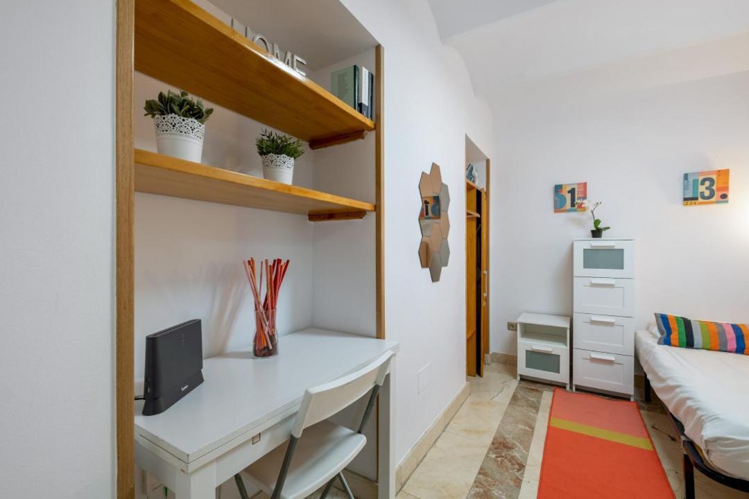 2 Bedroom 1 Bathroom Furnished - Sol - Cozy Vintage - Mintystay マドリード エクステリア 写真