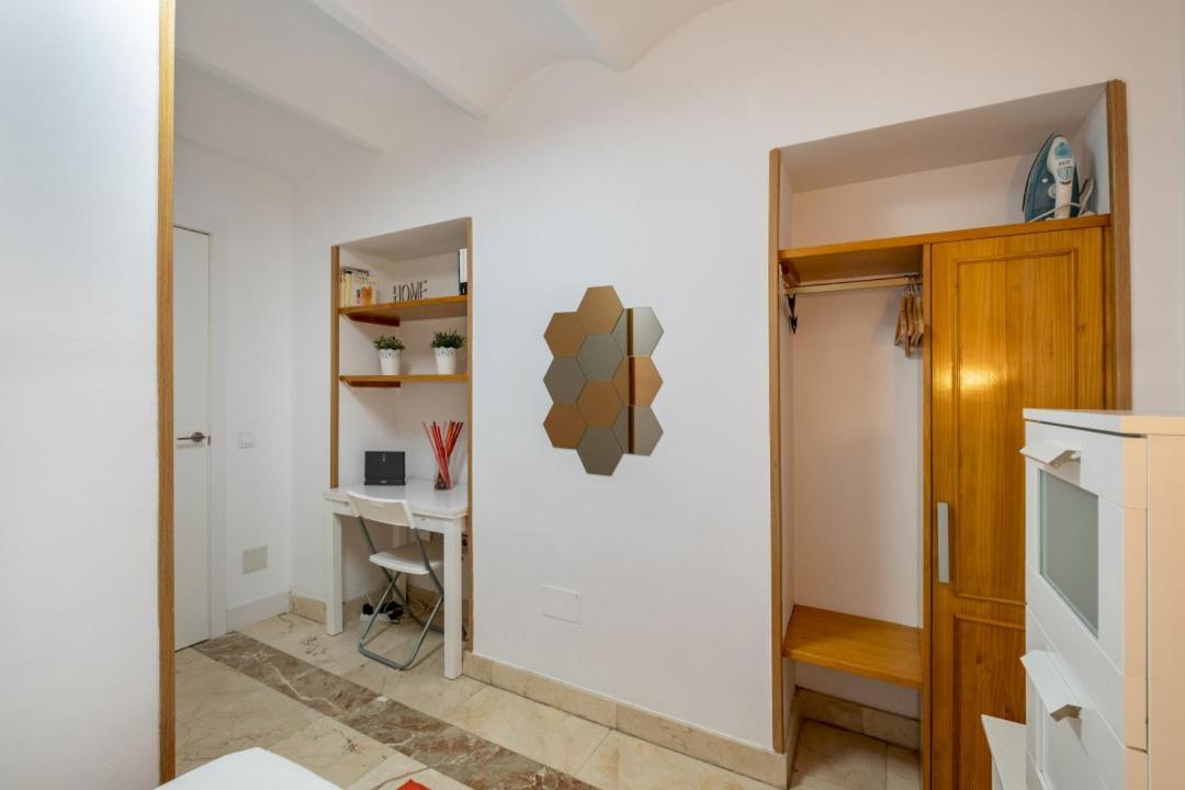2 Bedroom 1 Bathroom Furnished - Sol - Cozy Vintage - Mintystay マドリード エクステリア 写真